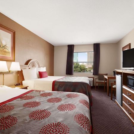 Ramada By Wyndham Sioux City Exterior foto