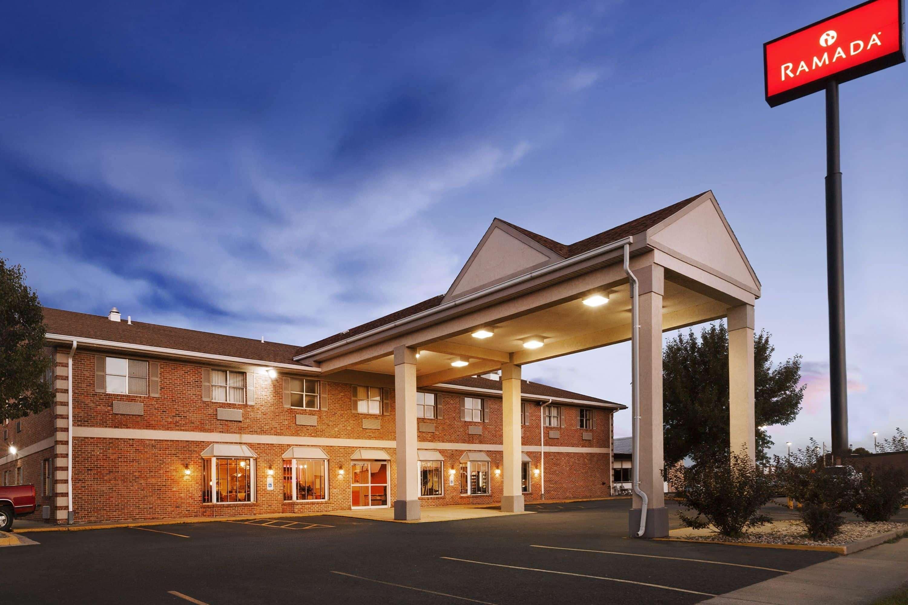 Ramada By Wyndham Sioux City Exterior foto